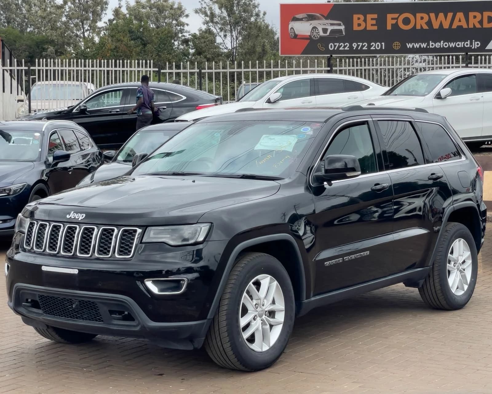 2018 JEEP GRAND CHEROKEE LAREDO 4X4 thumbnail 3