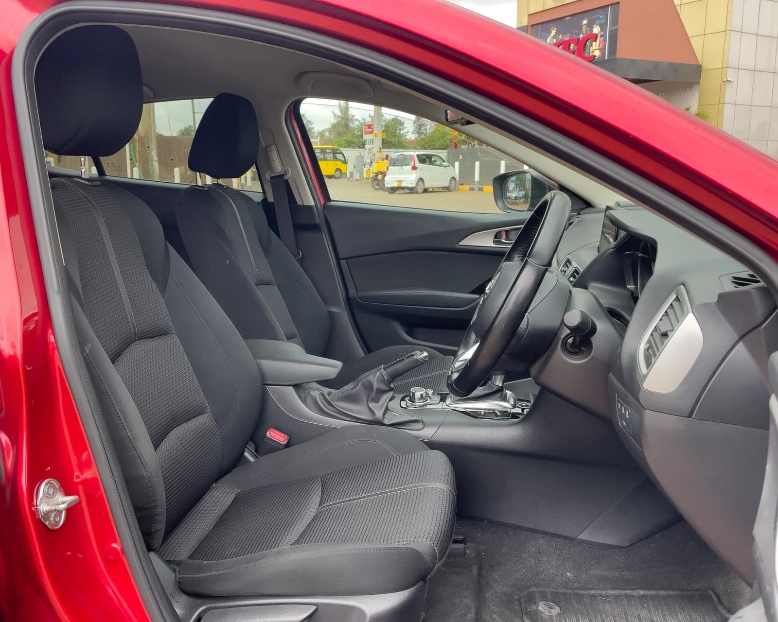 2019 Mazda Axela thumbnail 9