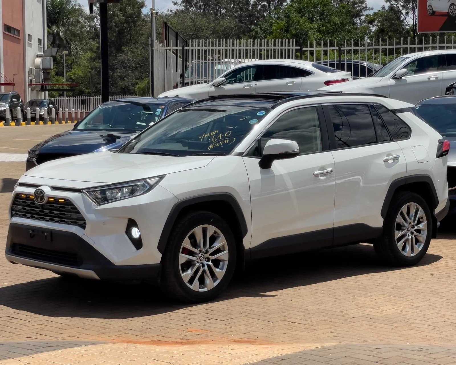 2020 TOYOTA RAV-4 thumbnail 3