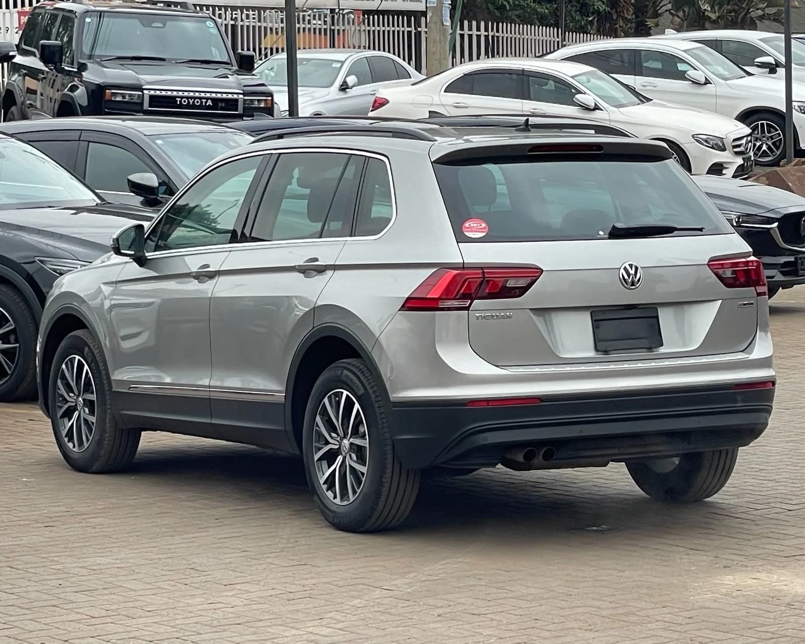 2018 VOLKSWAGEN TIGUAN thumbnail 6