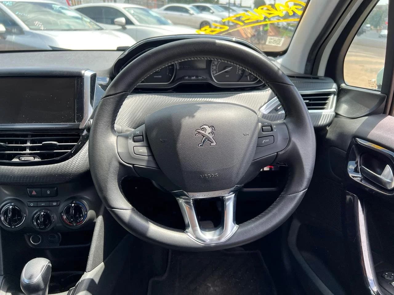2019 PEUGEOT 208 thumbnail 8